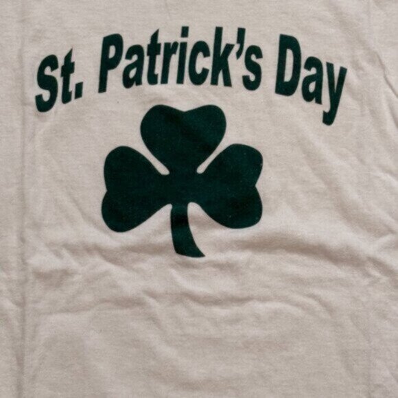 NEW Delta women's medium white/green St. Patrick's Day t-shirt - Picture 4 of 4